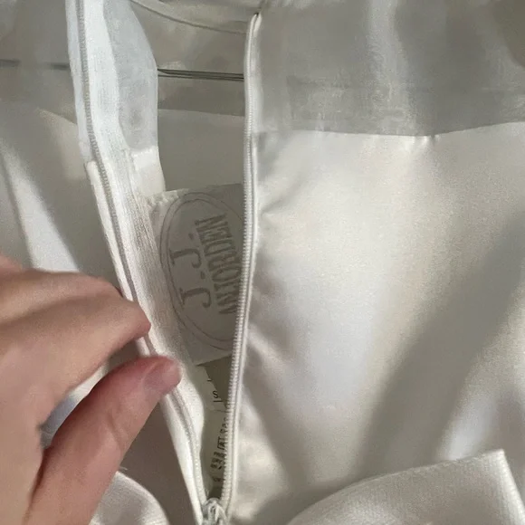 Elegant White Girl’s First Communion Dress - Picture 6 of 8